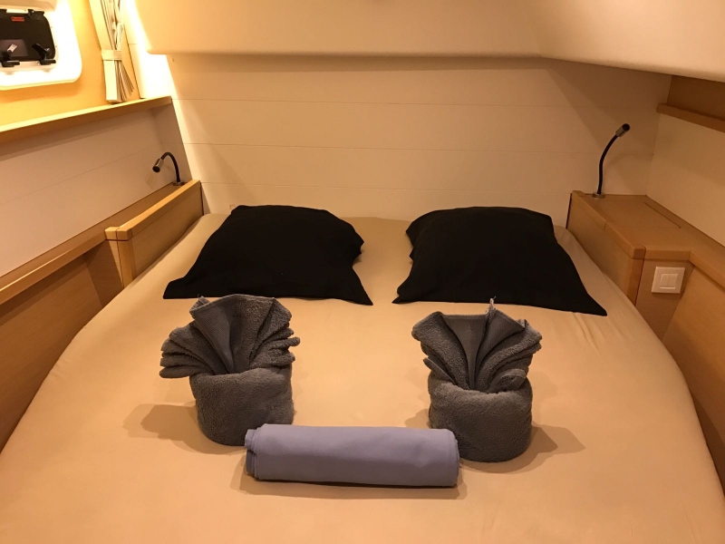 Lagoon 450 SporTop — photo 4