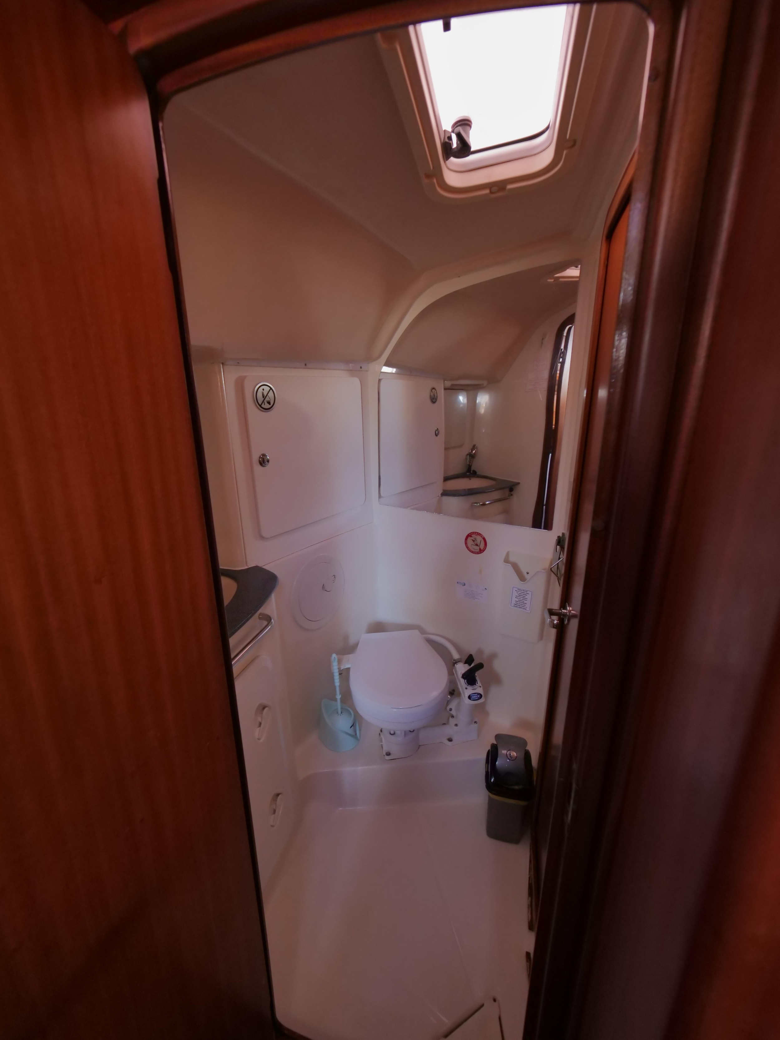 Bavaria 36 — photo 4
