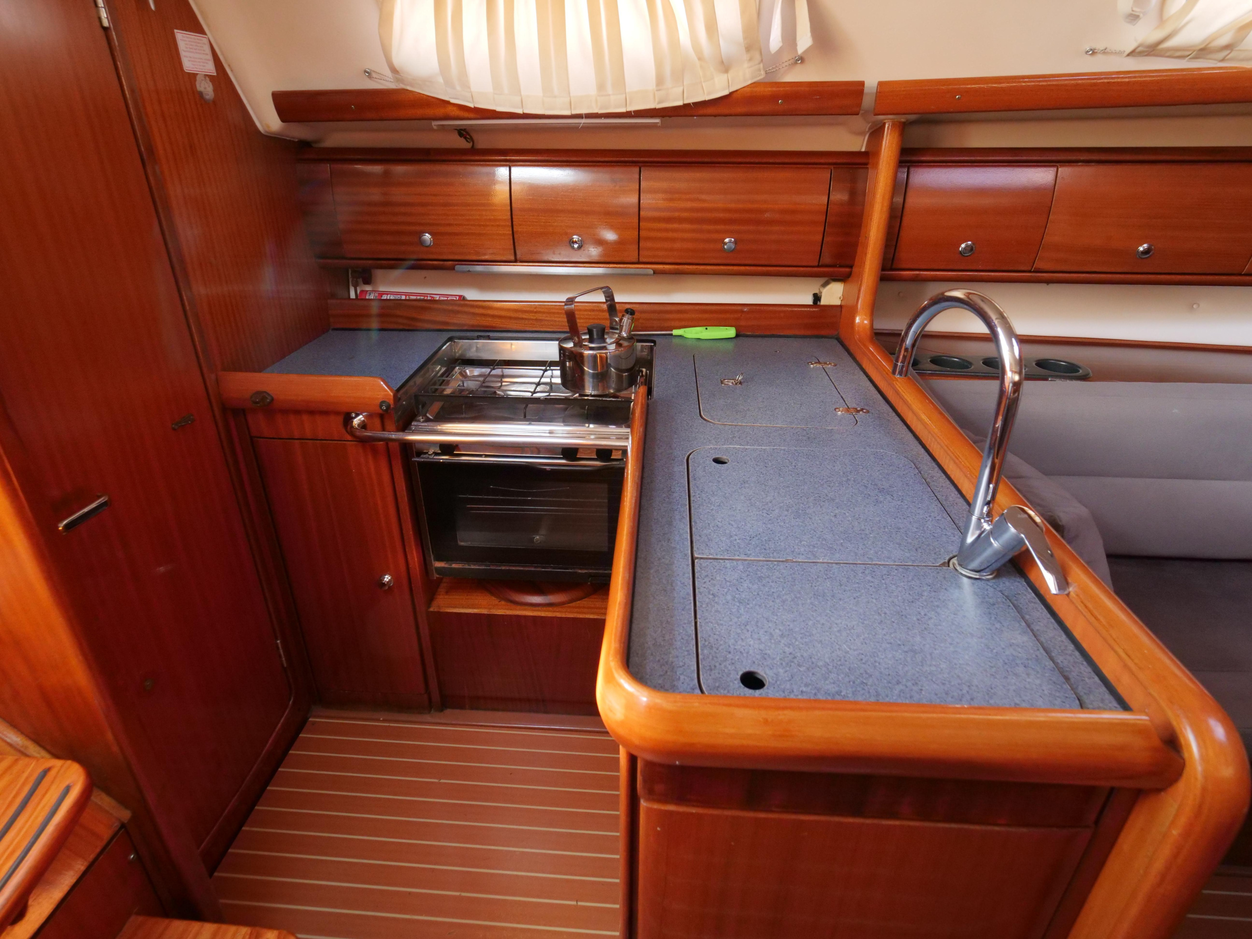 Bavaria 36 — photo 8