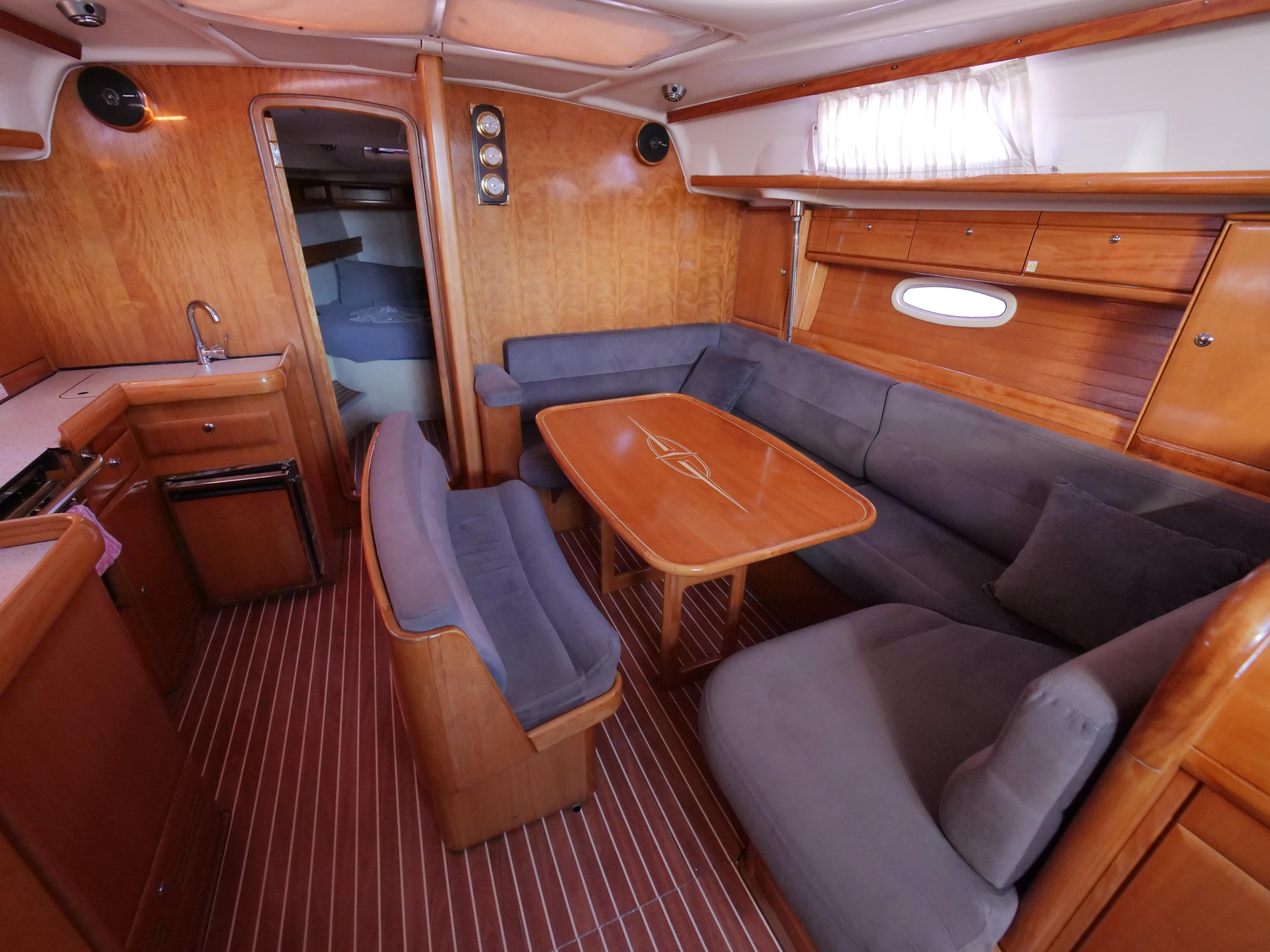 Bavaria 42 — photo 7