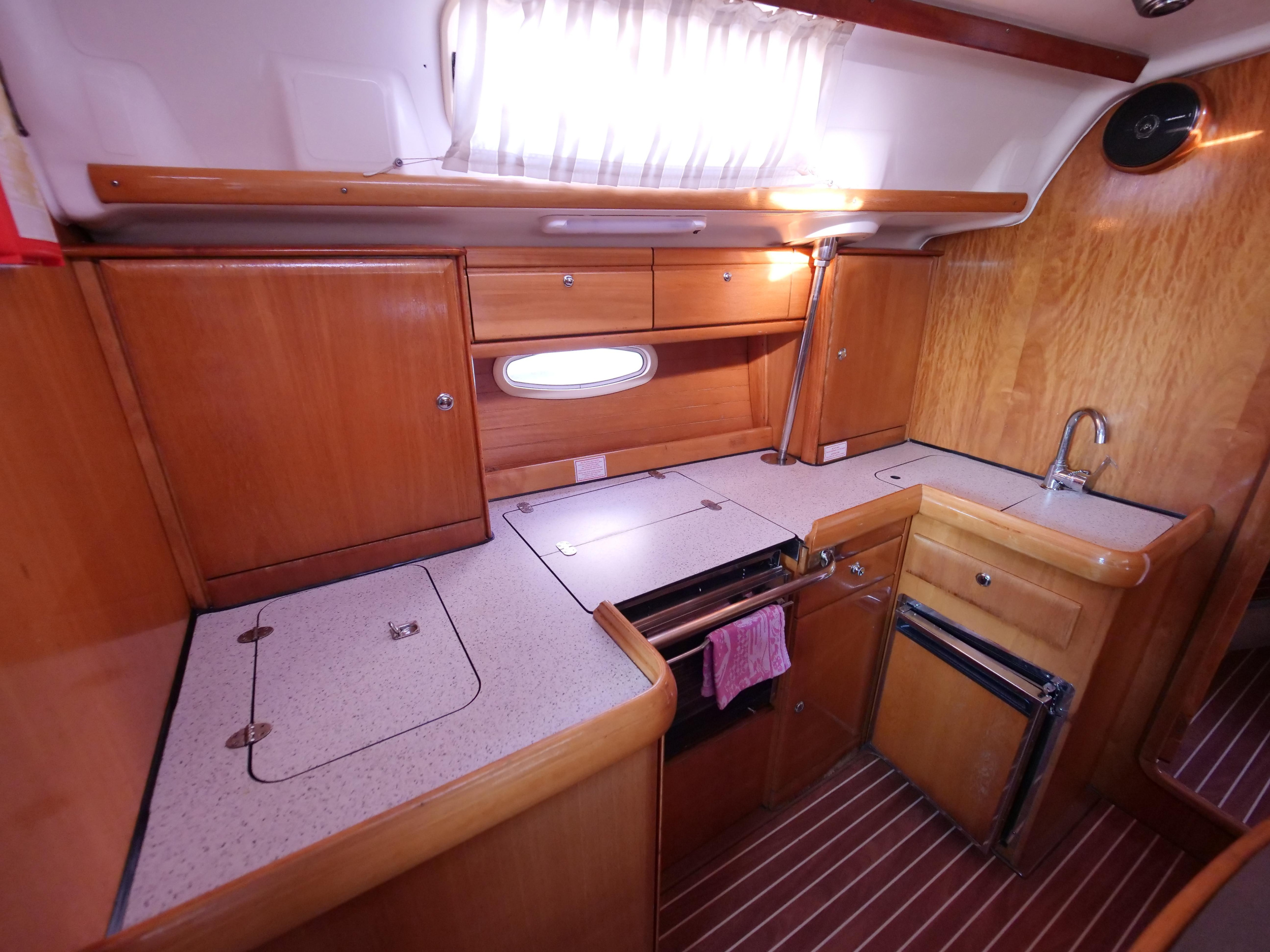 Bavaria 42 — photo 18