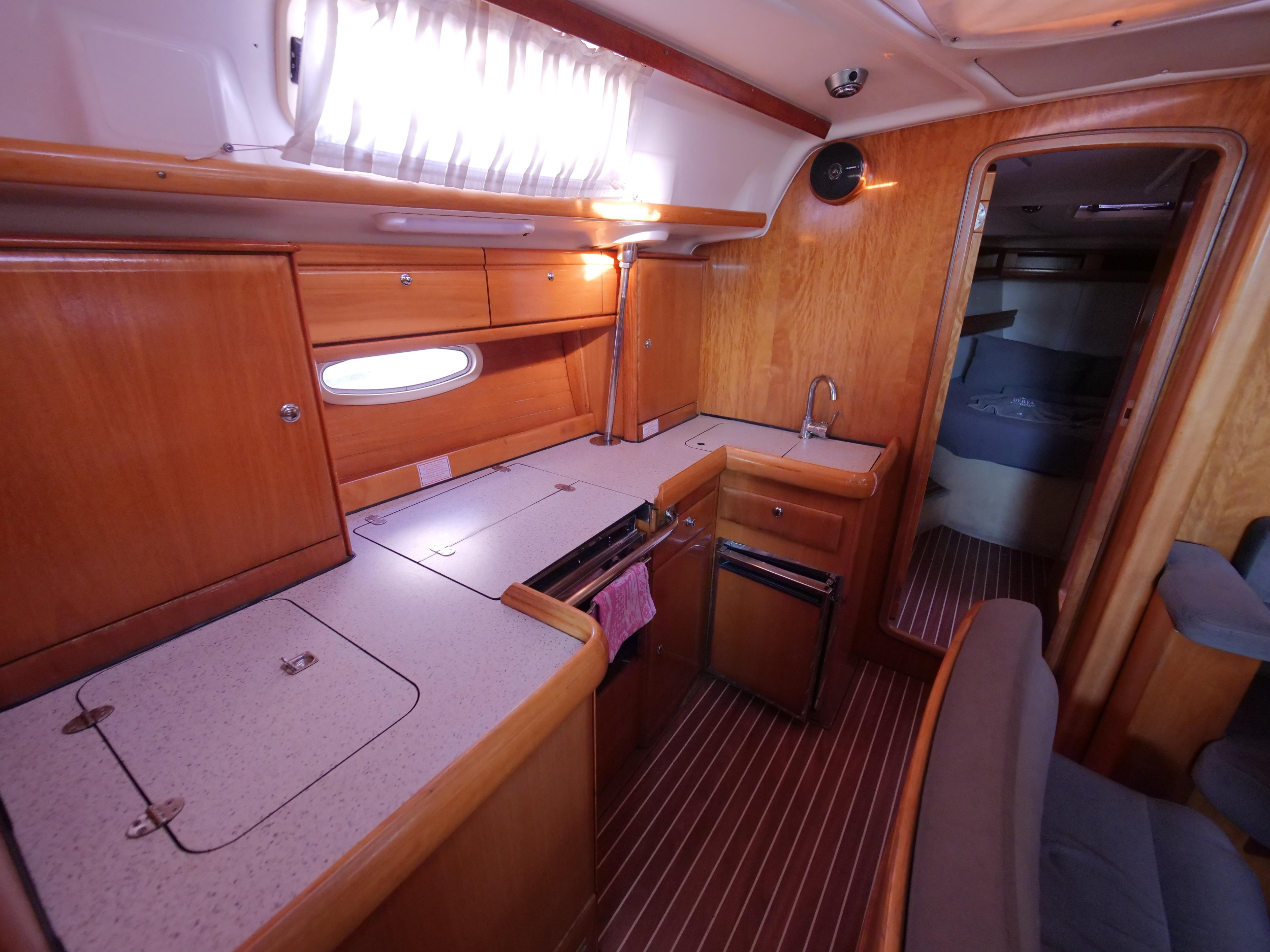 Bavaria 42 — photo 15