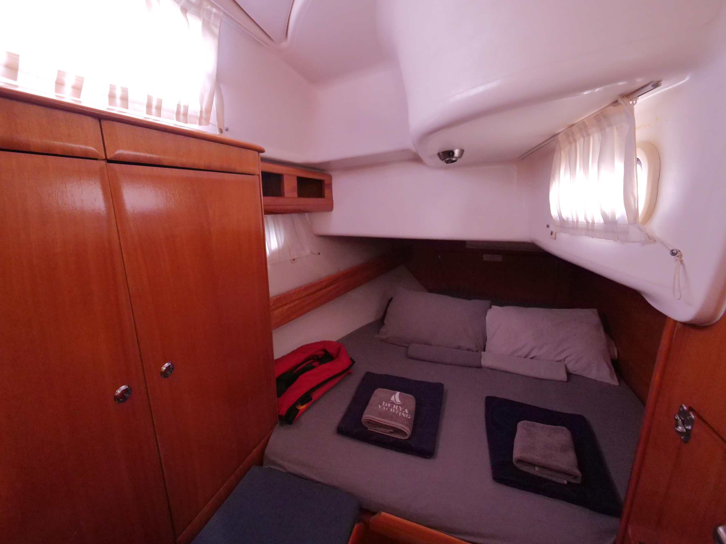 Bavaria 42 — photo 12