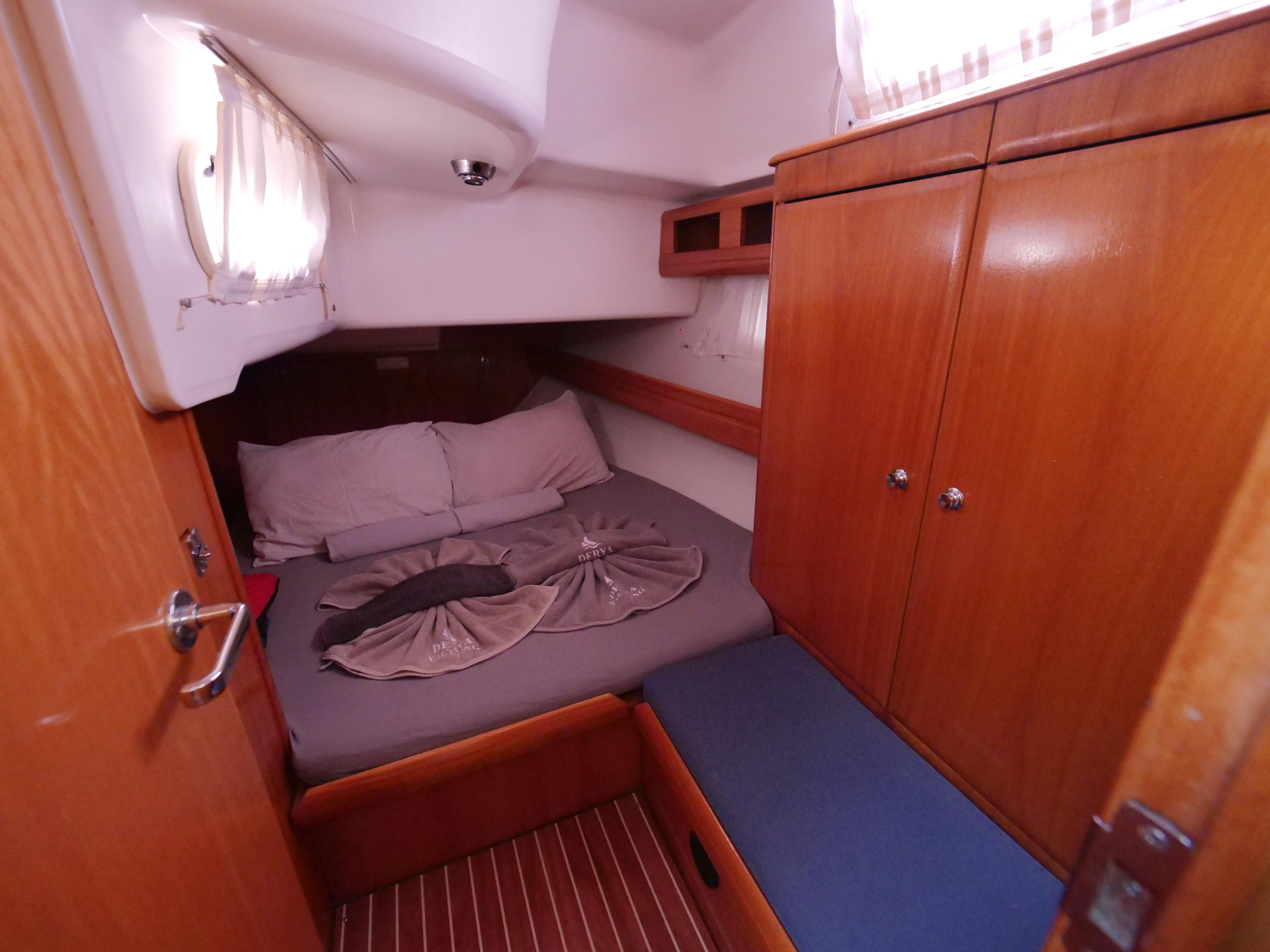 Bavaria 42 — photo 6