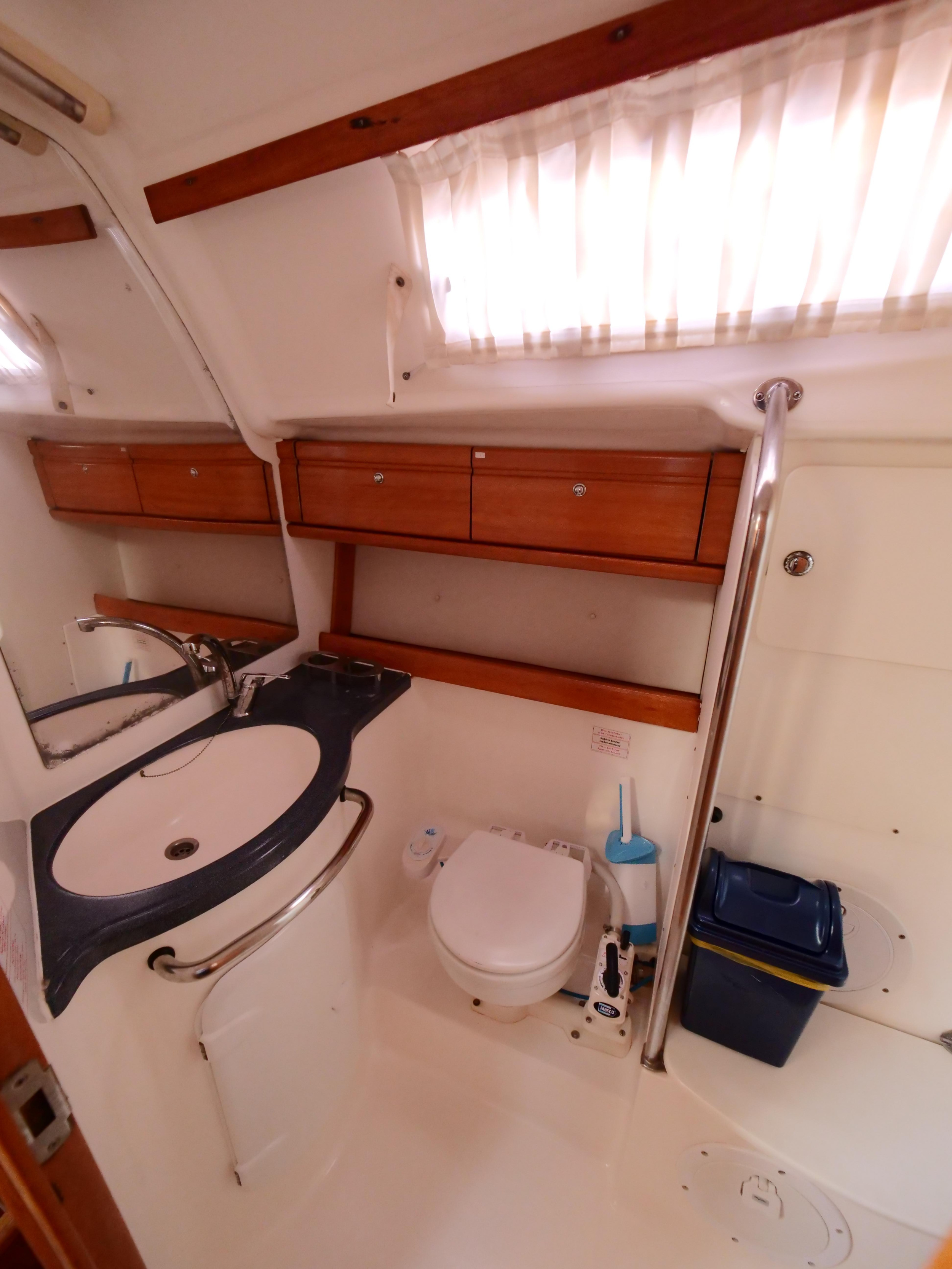 Bavaria 42 — photo 14