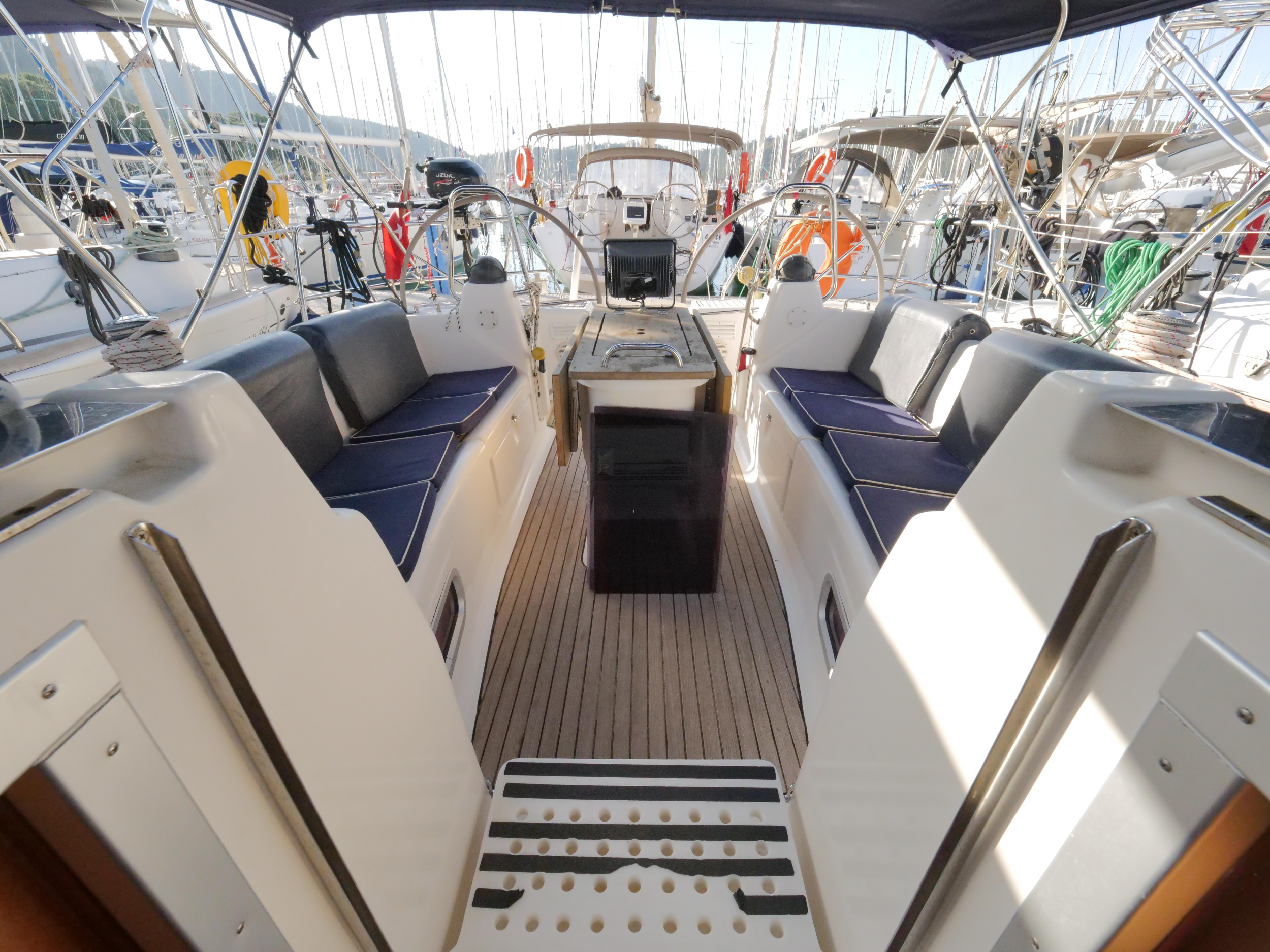 Bavaria 42 — photo 16