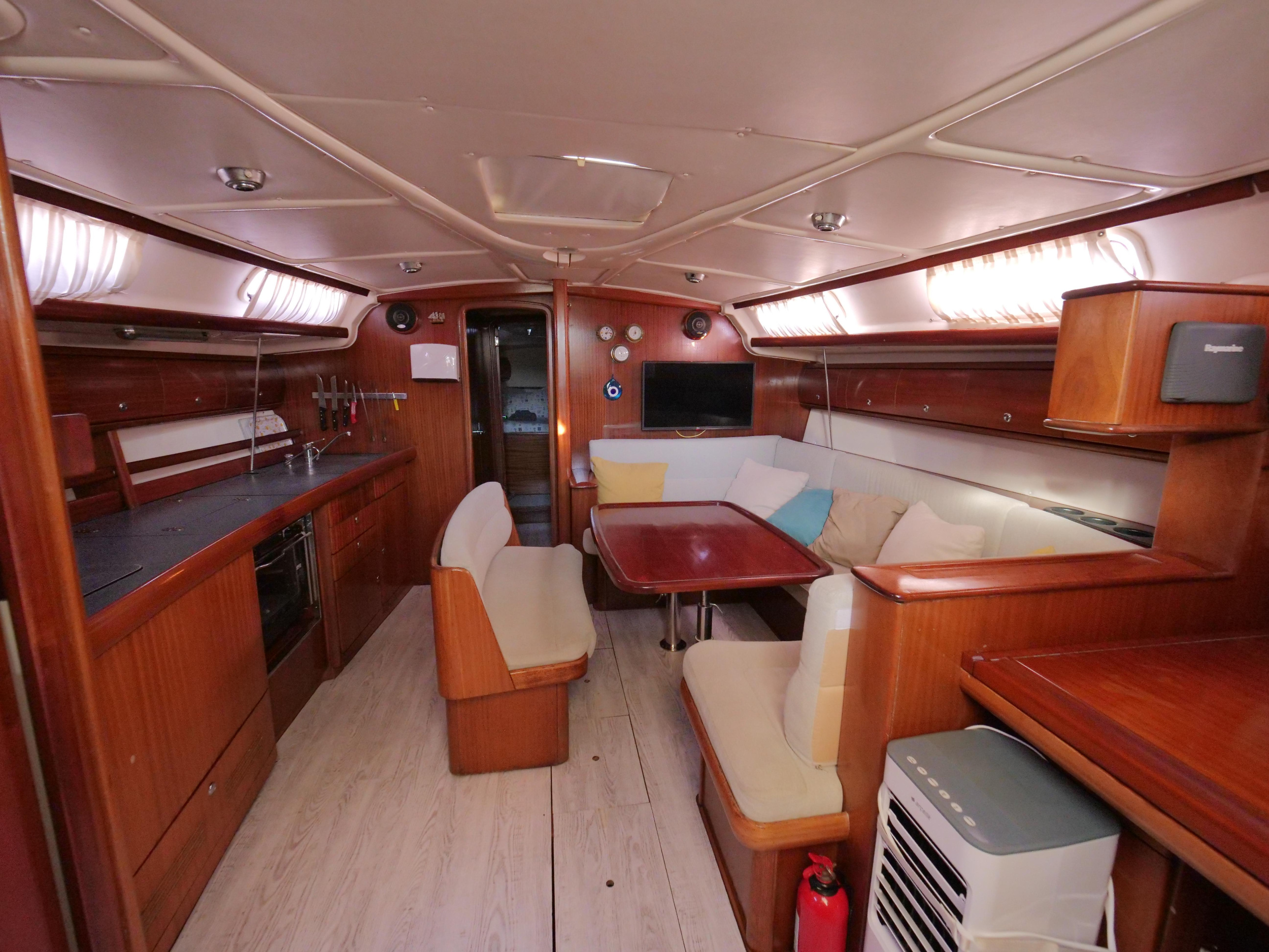 Bavaria 44 — photo 31