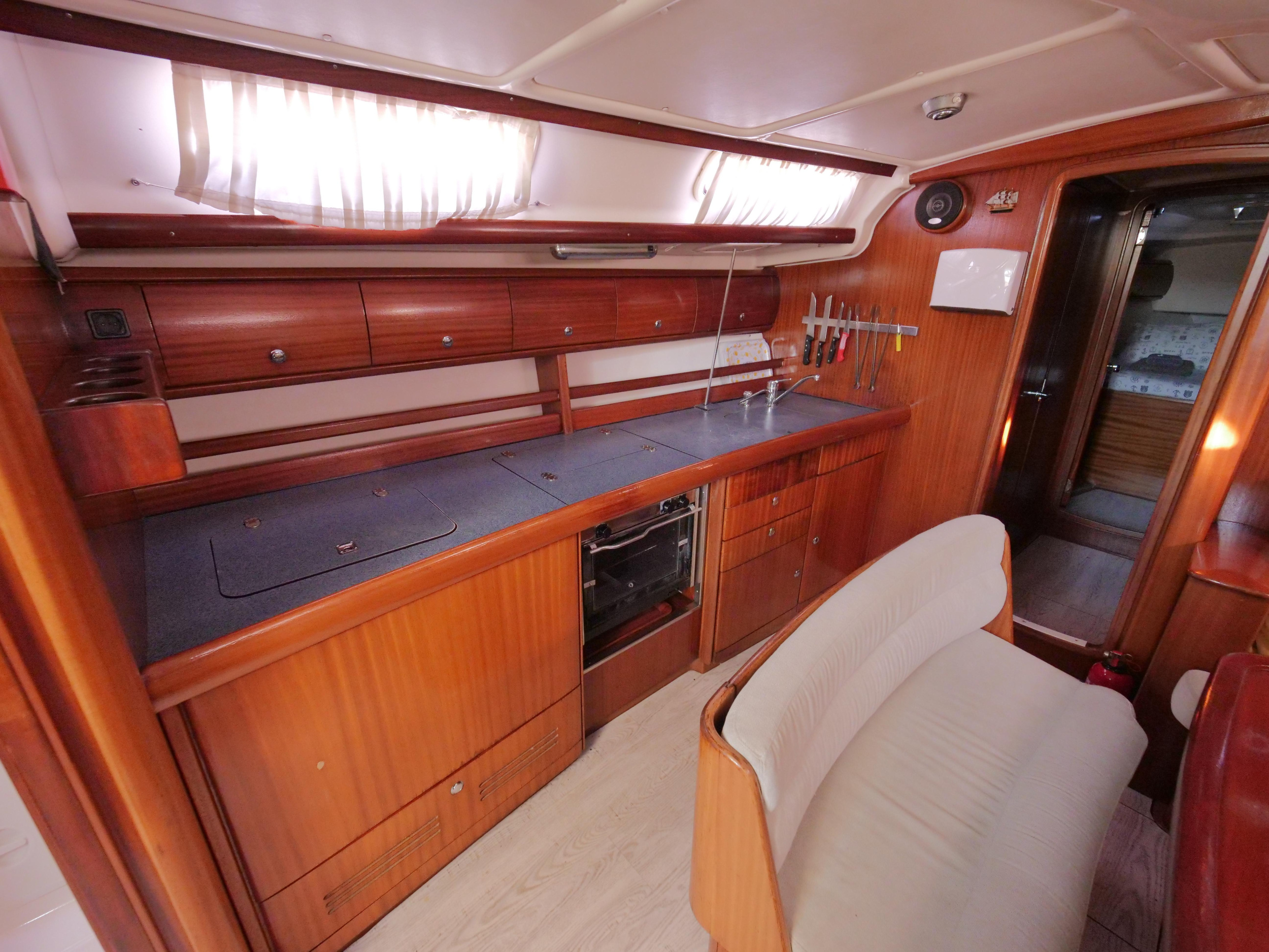 Bavaria 44 — photo 20