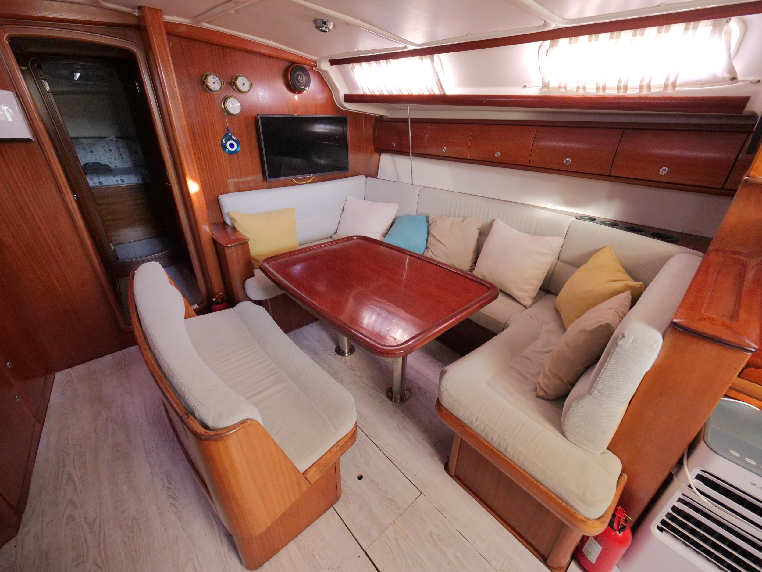 Bavaria 44 — photo 14