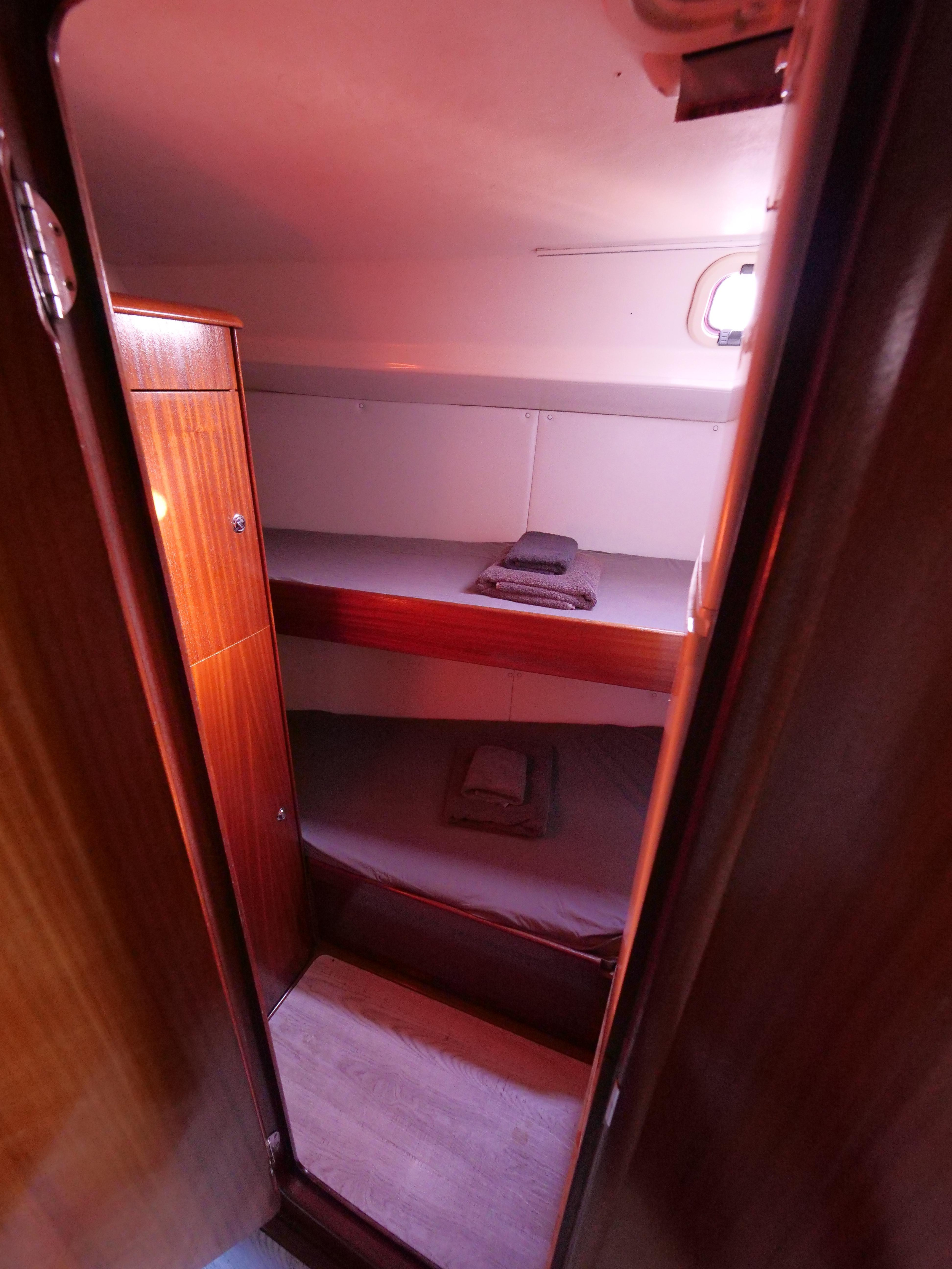 Bavaria 44 — photo 18