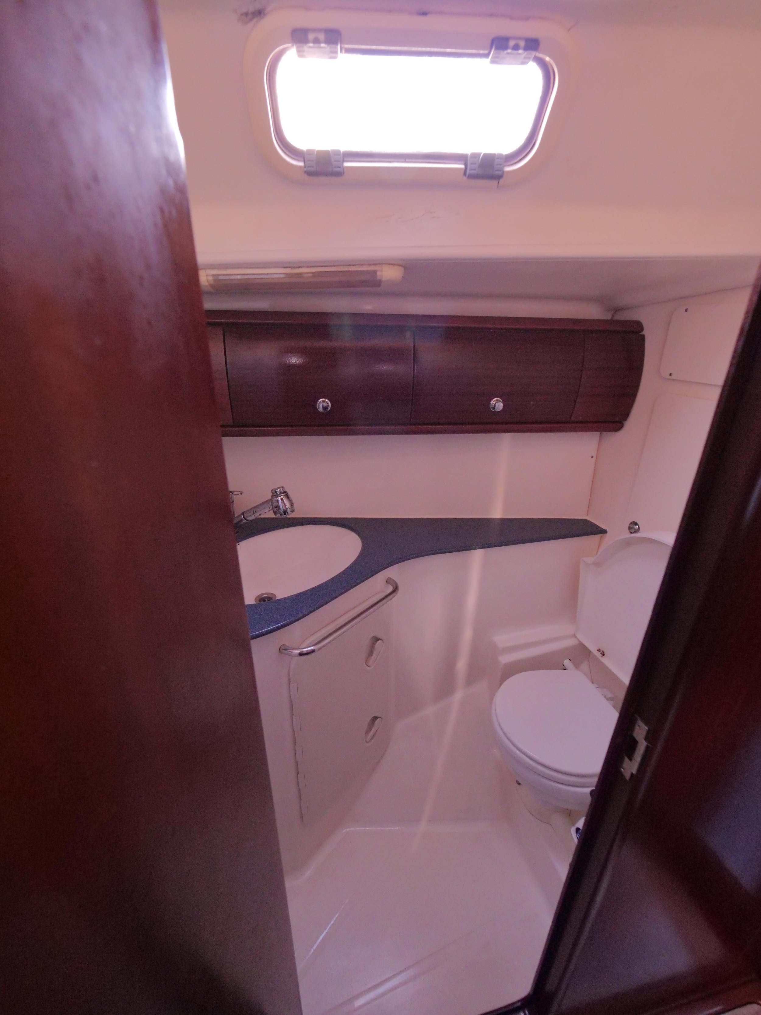 Bavaria 44 — photo 19