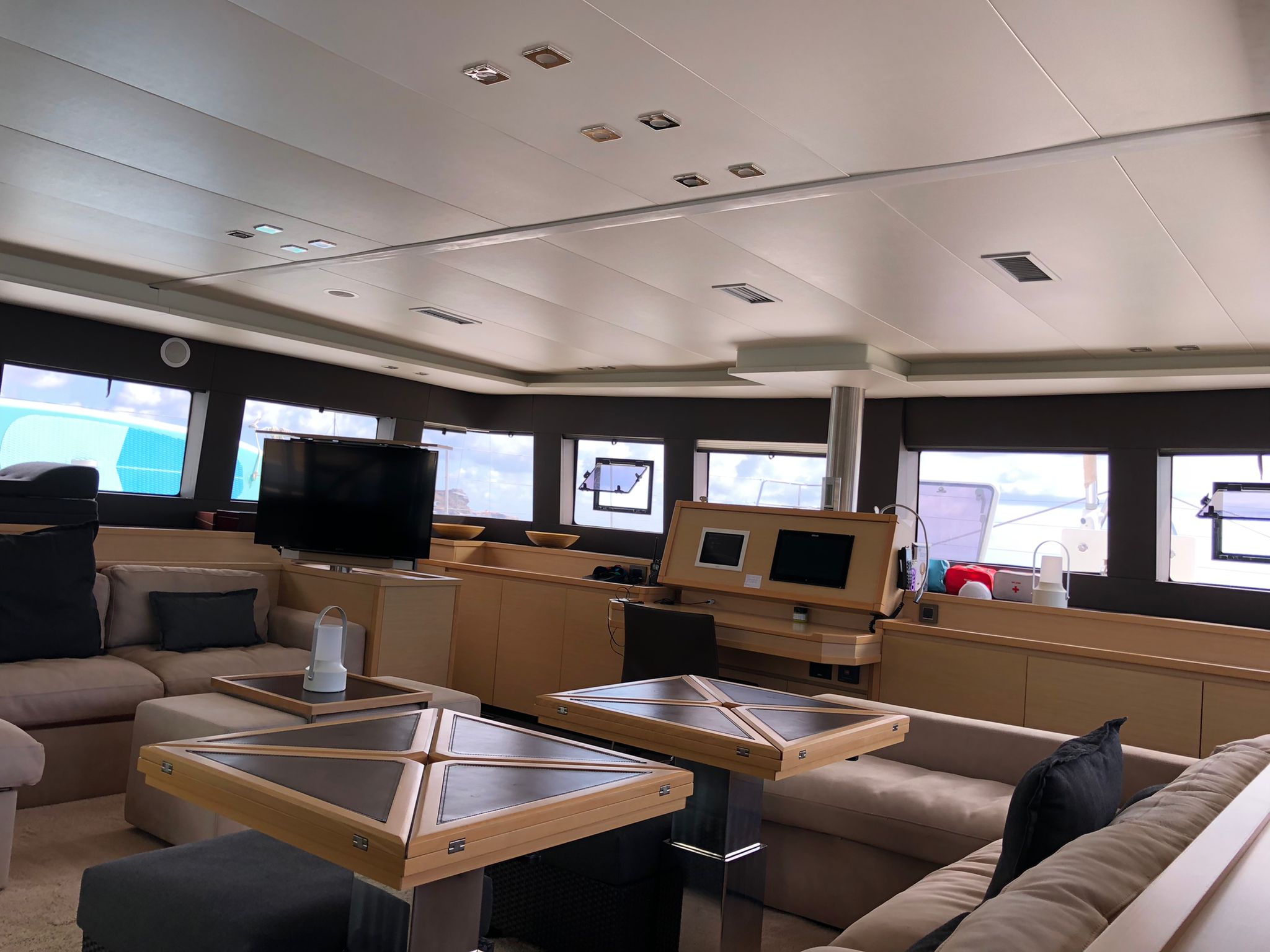 Lagoon 620 — photo 22