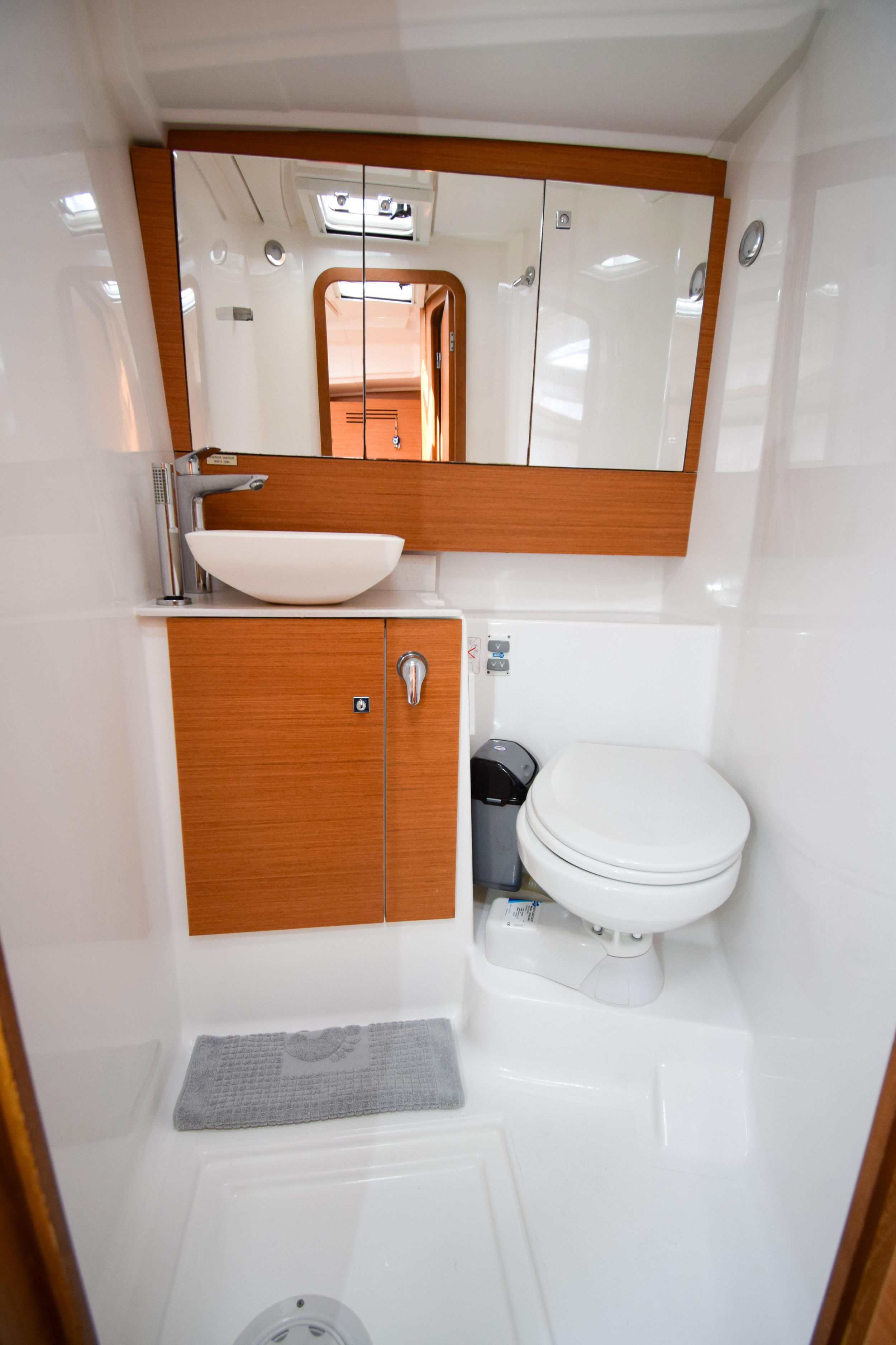 Dufour 430 — photo 24