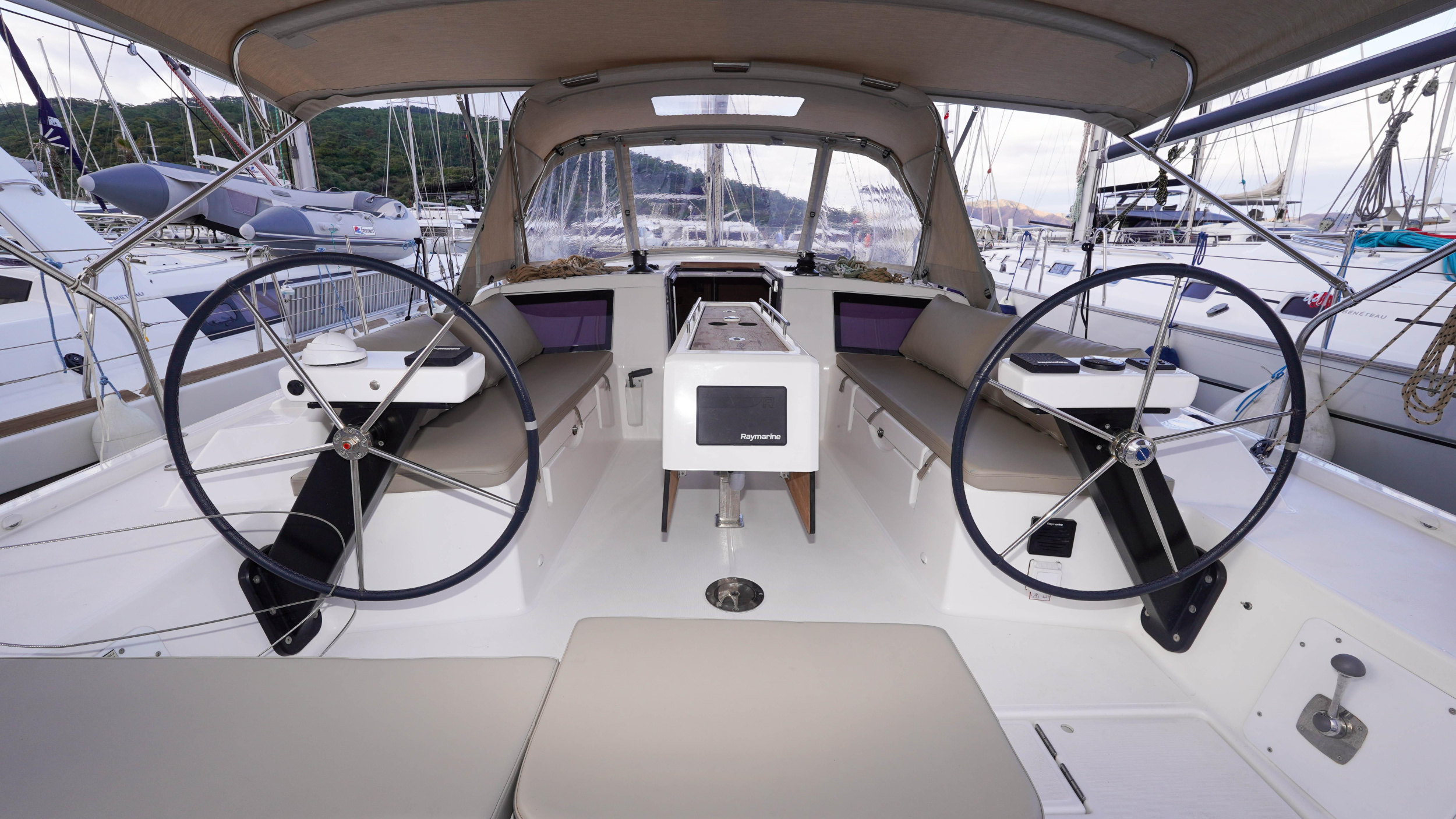 Dufour 390 — photo 39