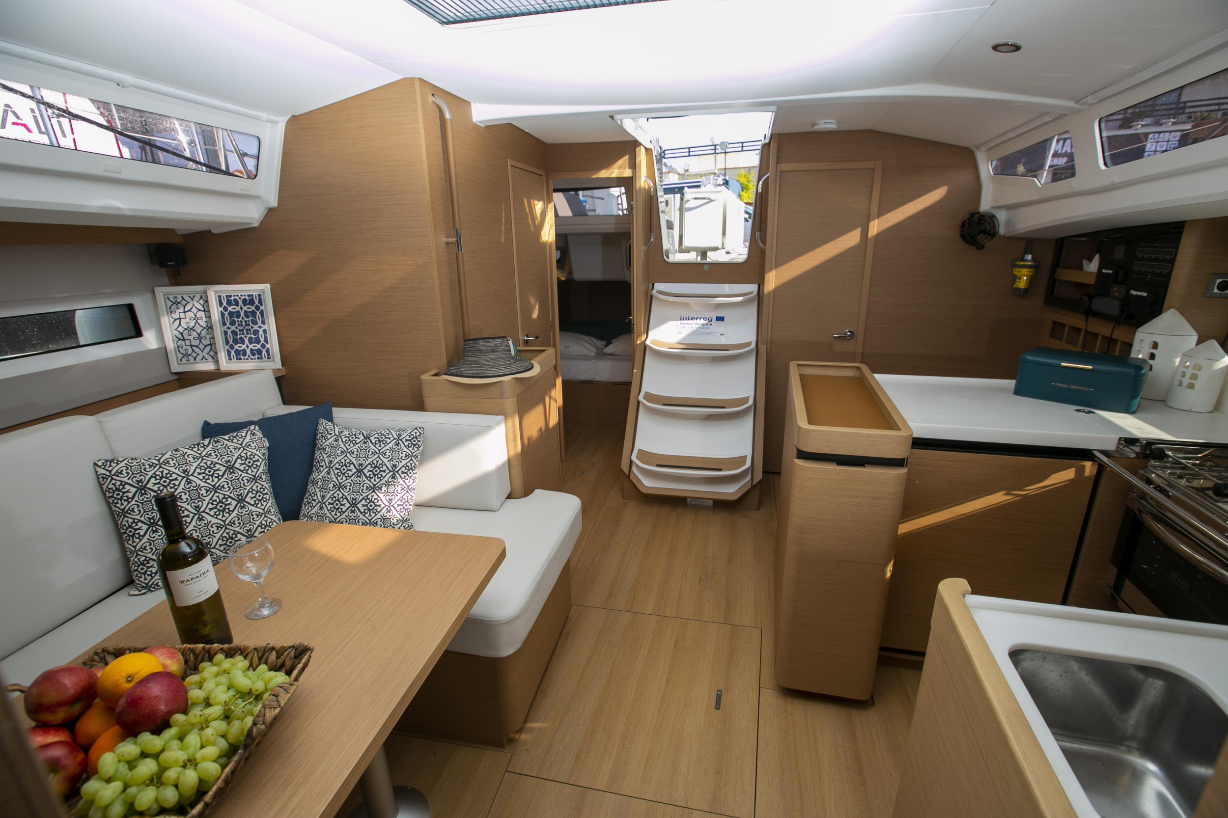Sun Odyssey 440 — photo 4