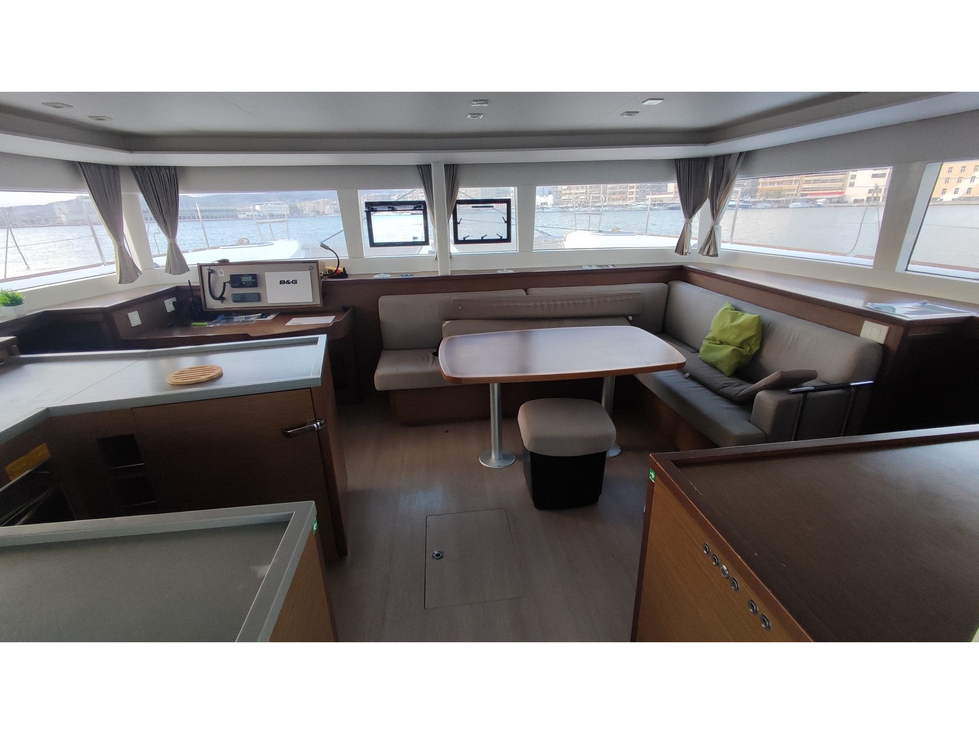 Lagoon 450 Flybridge — photo 11