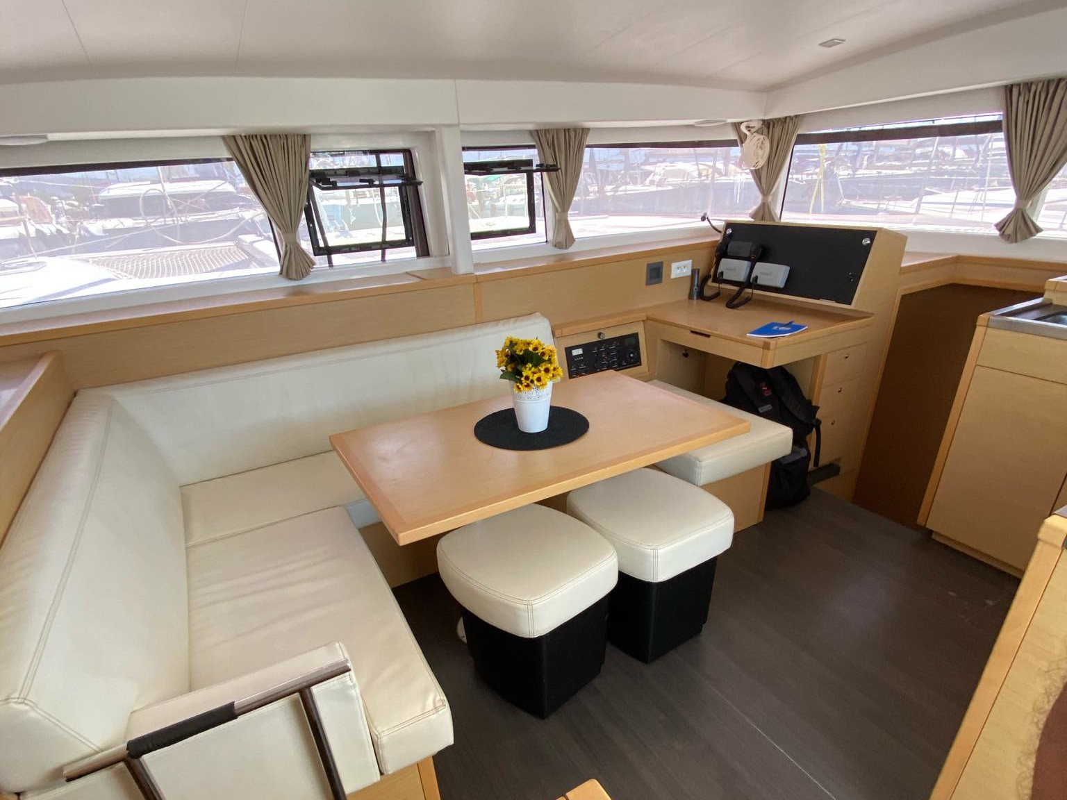 Lagoon 400 S2 — photo 4