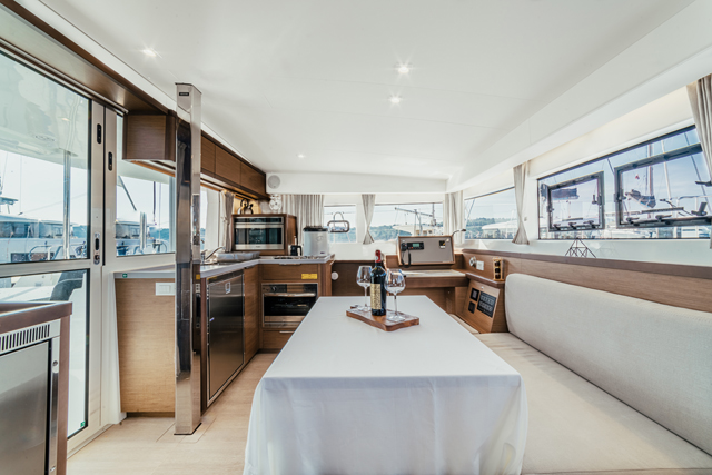 Lagoon 40 — photo 12