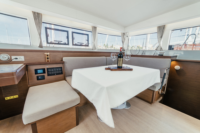 Lagoon 40 — photo 11