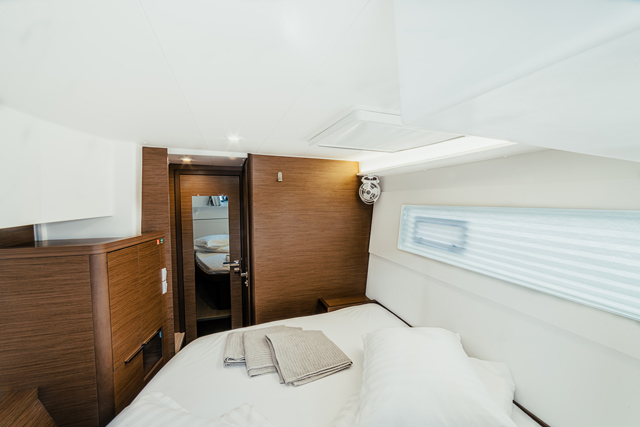 Lagoon 40 — photo 18