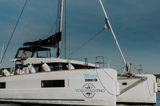 Lagoon 40 — photo 2