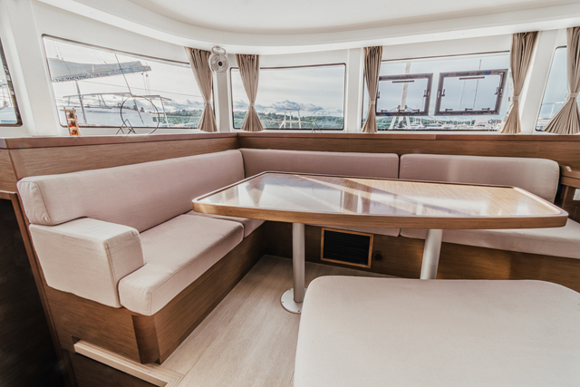 Lagoon 42 — photo 2
