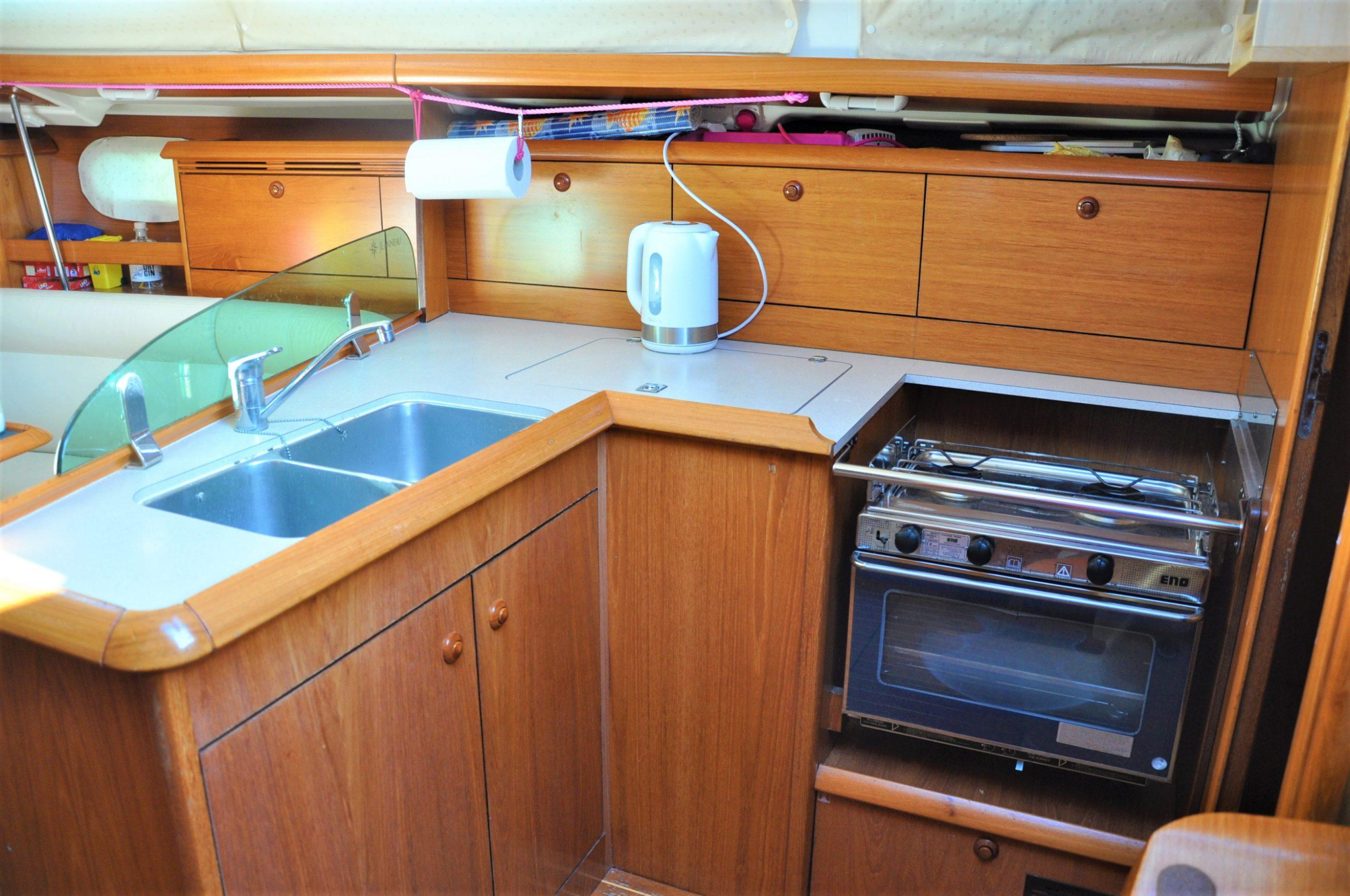 Sun Odyssey 37 — photo 7