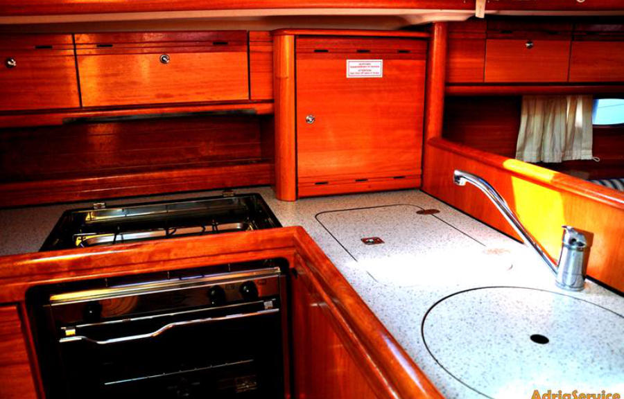 Bavaria 33 Cruiser — photo 3