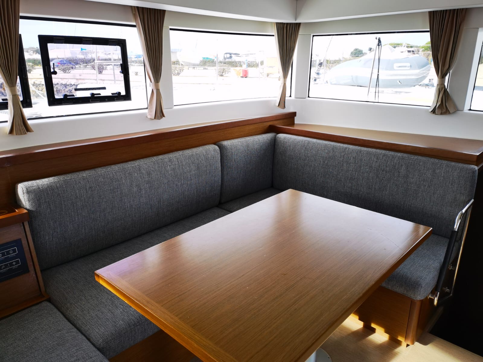 Lagoon 40 — photo 12