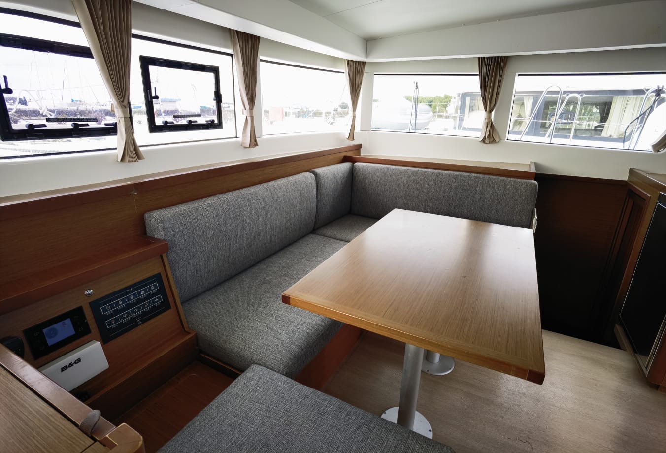 Lagoon 40 — photo 2
