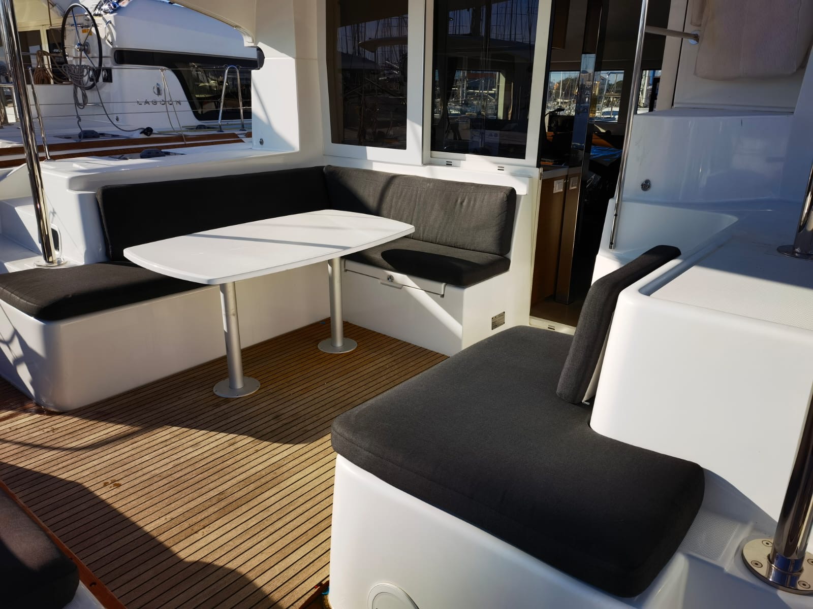 Lagoon 40 — photo 9