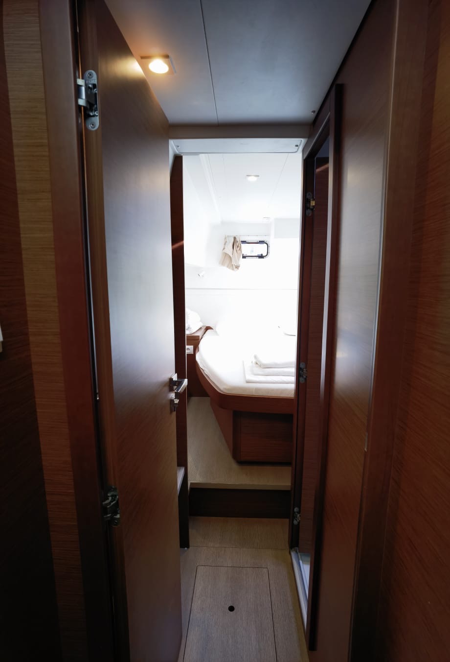 Lagoon 40 — photo 3