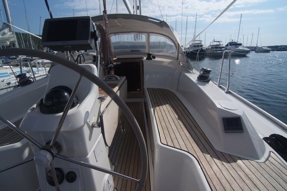 Bavaria Cruiser 33 — photo 2