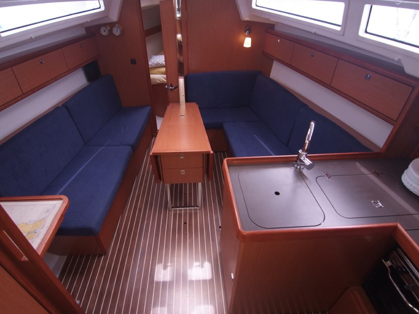 Bavaria Cruiser 33 — photo 11