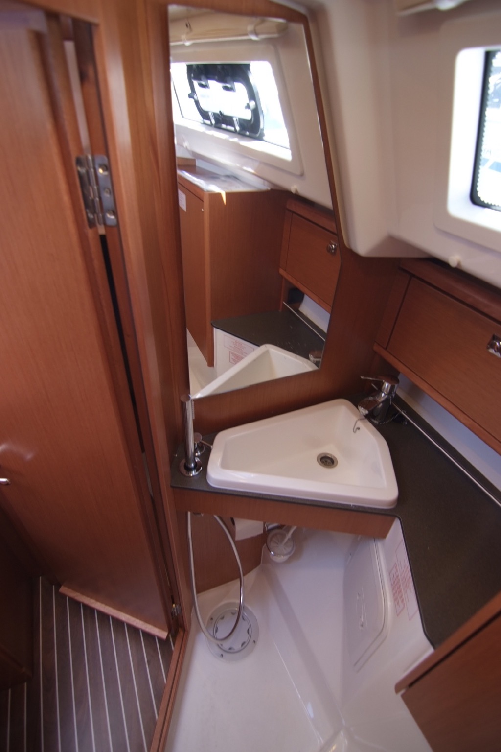 Bavaria Cruiser 34 — photo 9