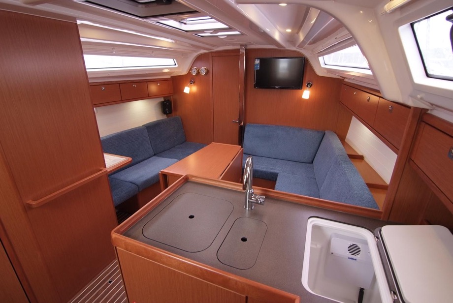 Bavaria Cruiser 37 — photo 7