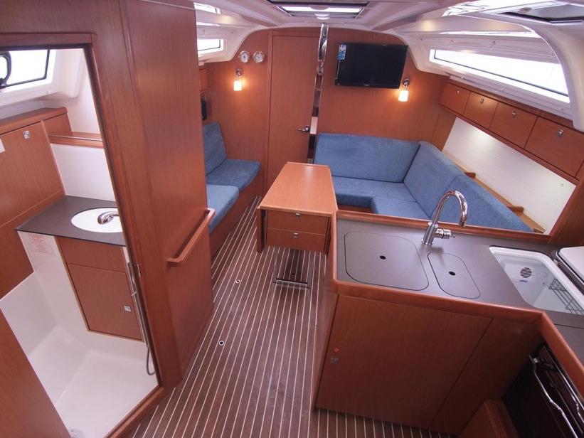 Bavaria Cruiser 37 — photo 5