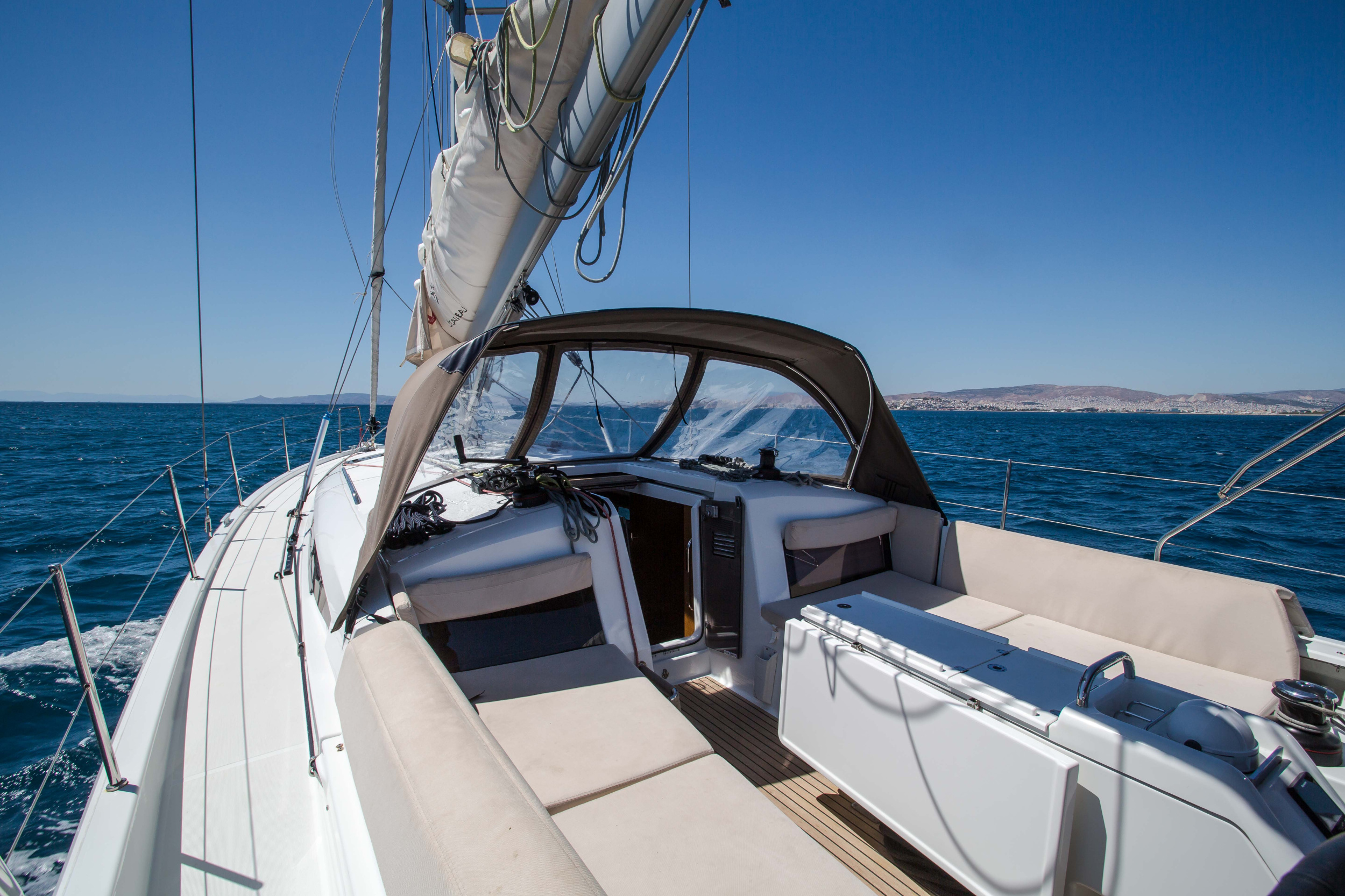 Sun Odyssey 440 — photo 8