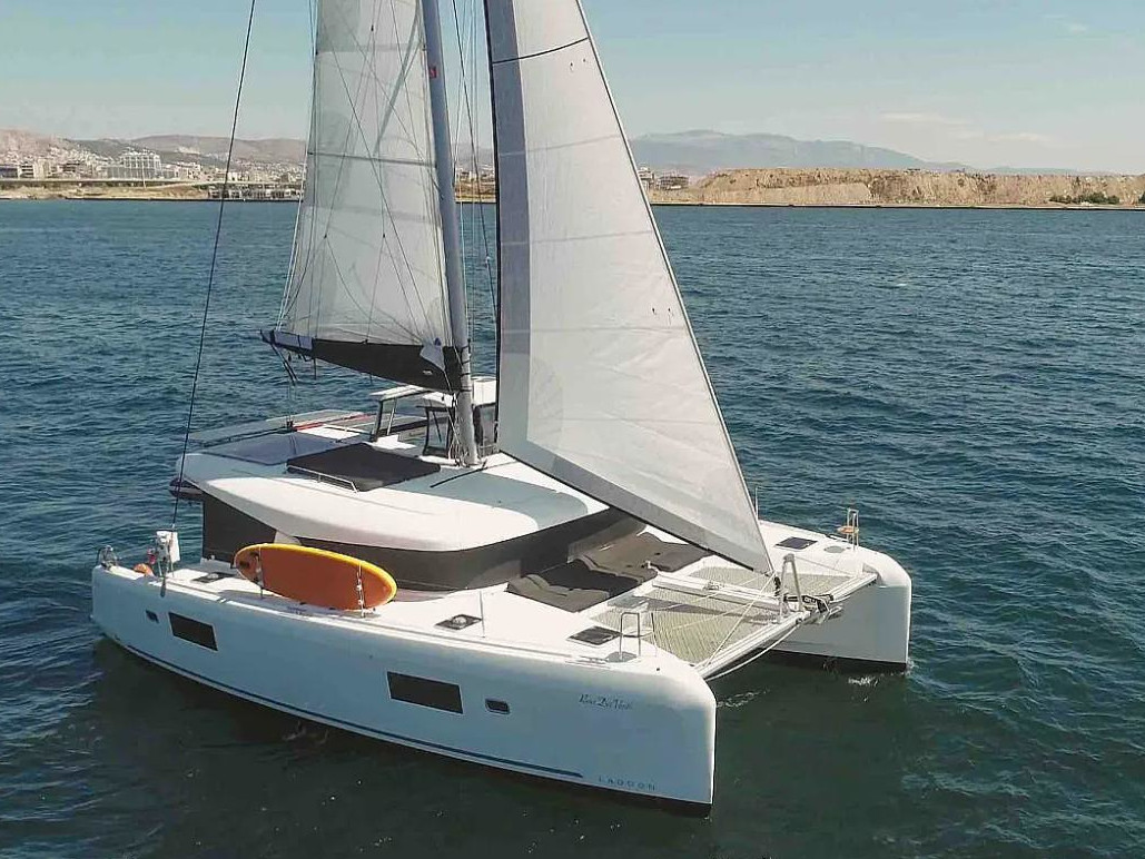 Lagoon 42 — photo 1