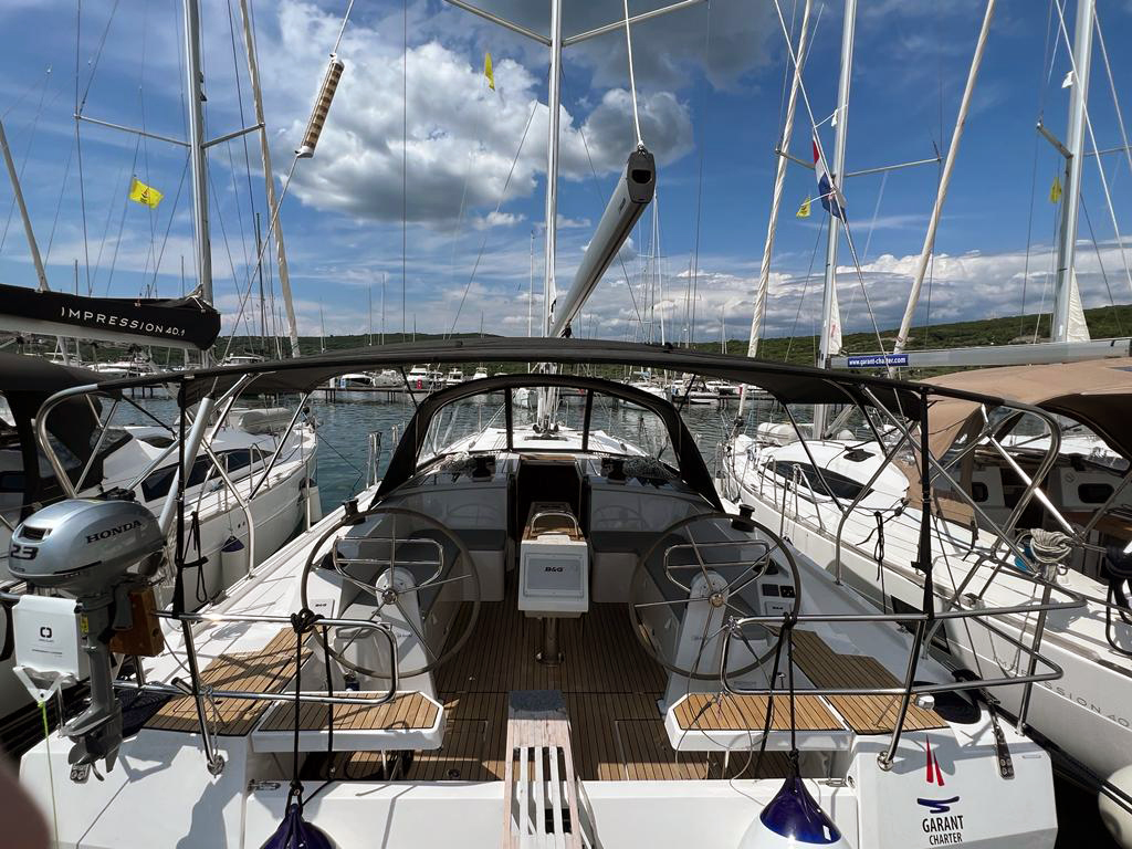 Bavaria C42 — photo 25