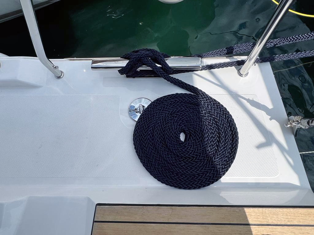 Bavaria C42 — photo 37