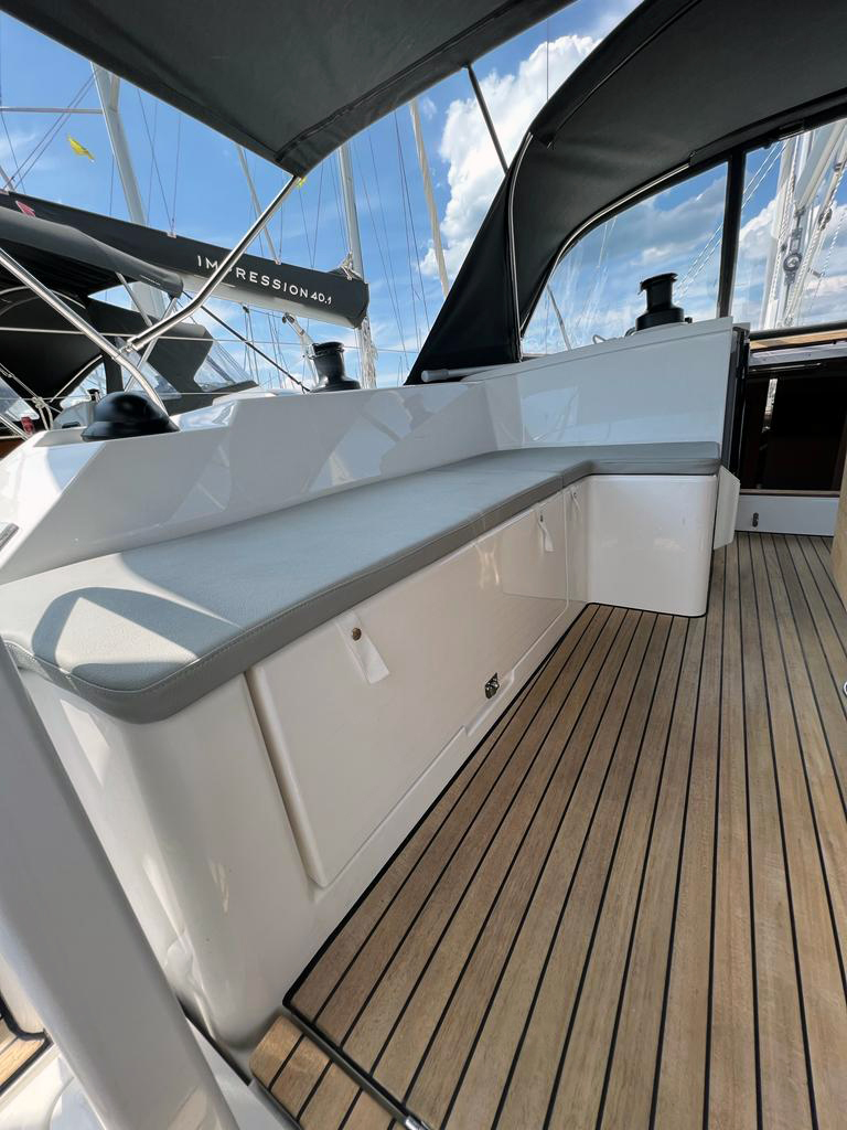 Bavaria C42 — photo 17