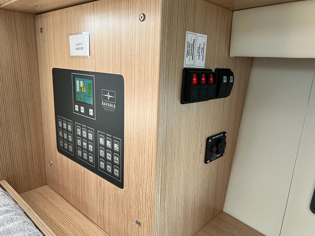 Bavaria C42 — photo 16
