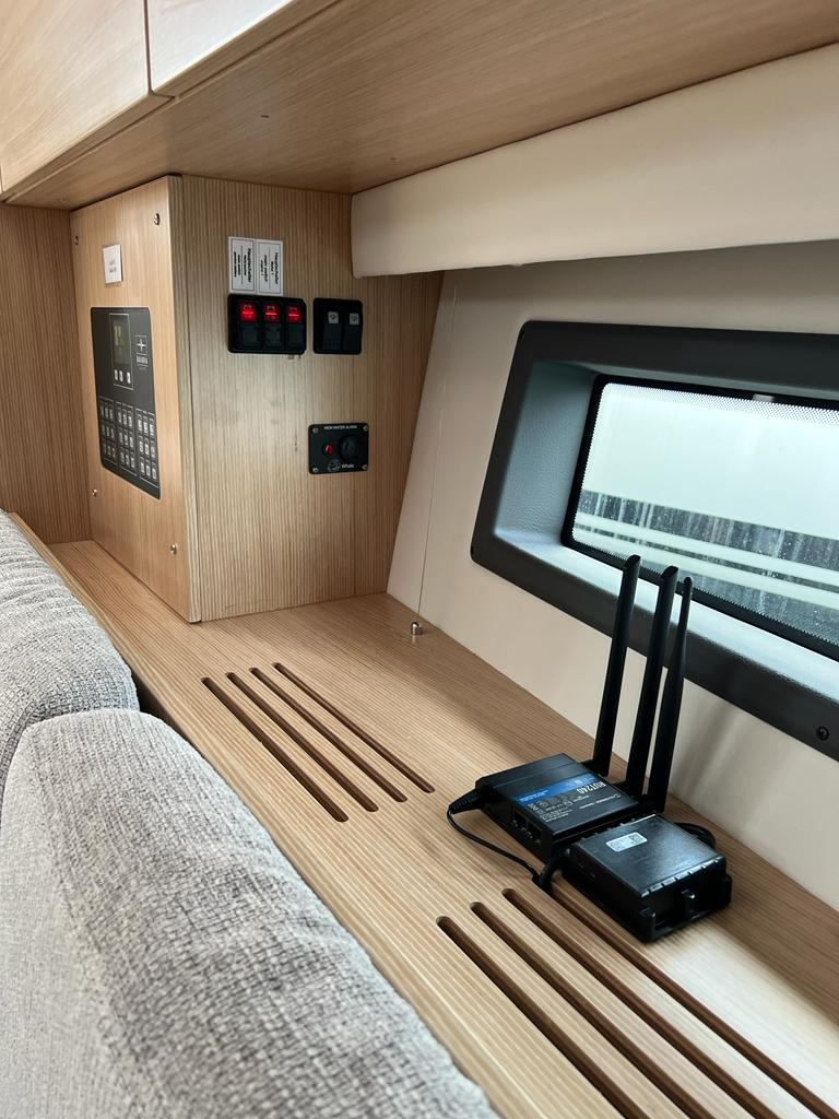 Bavaria C42 — photo 3