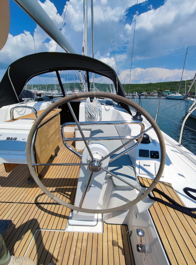 Bavaria C42 — photo 15