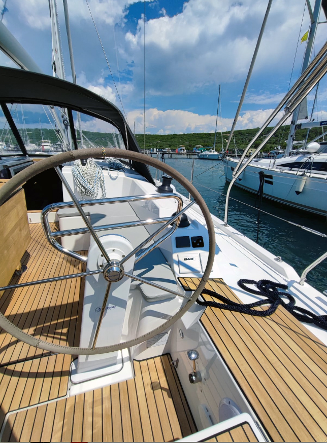 Bavaria C42 — photo 46