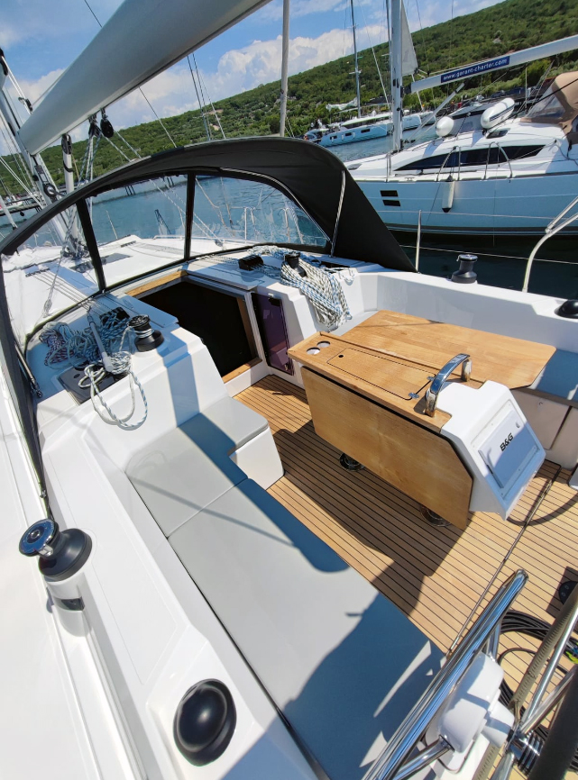 Bavaria C42 — photo 2