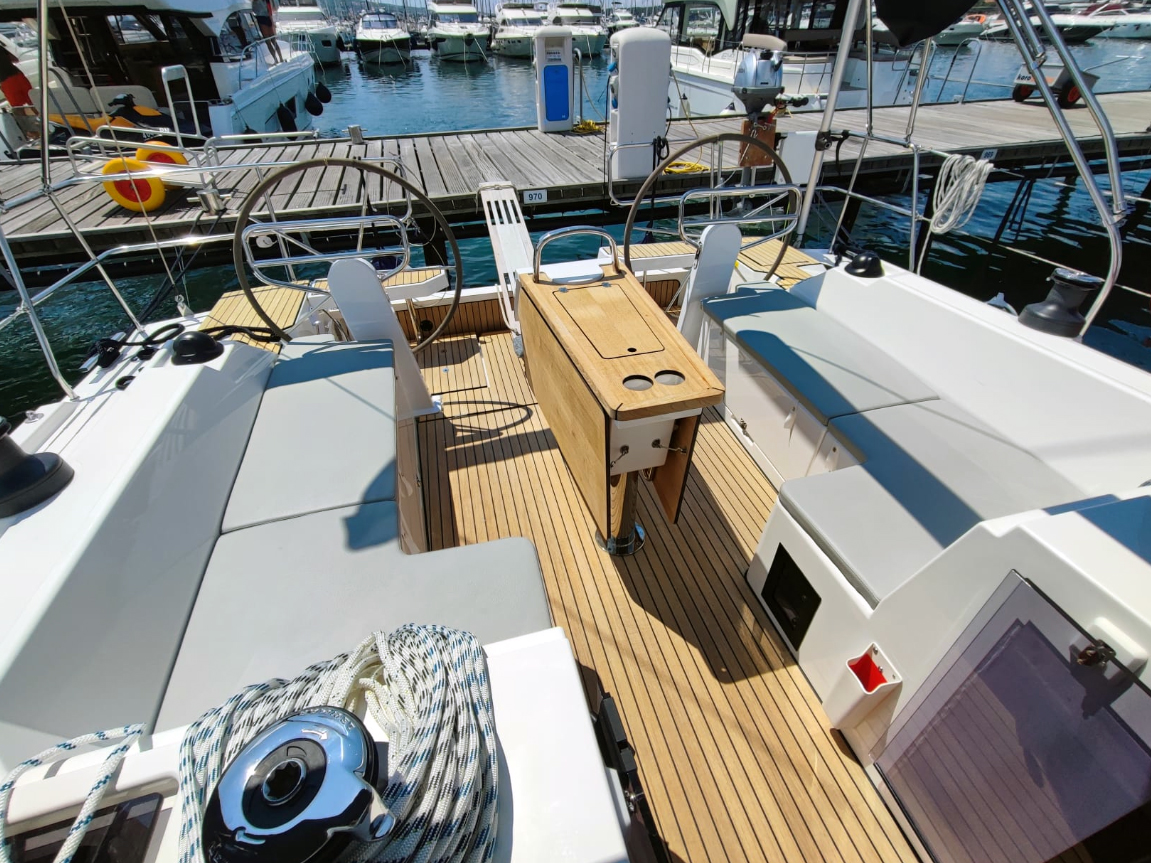 Bavaria C42 — photo 21