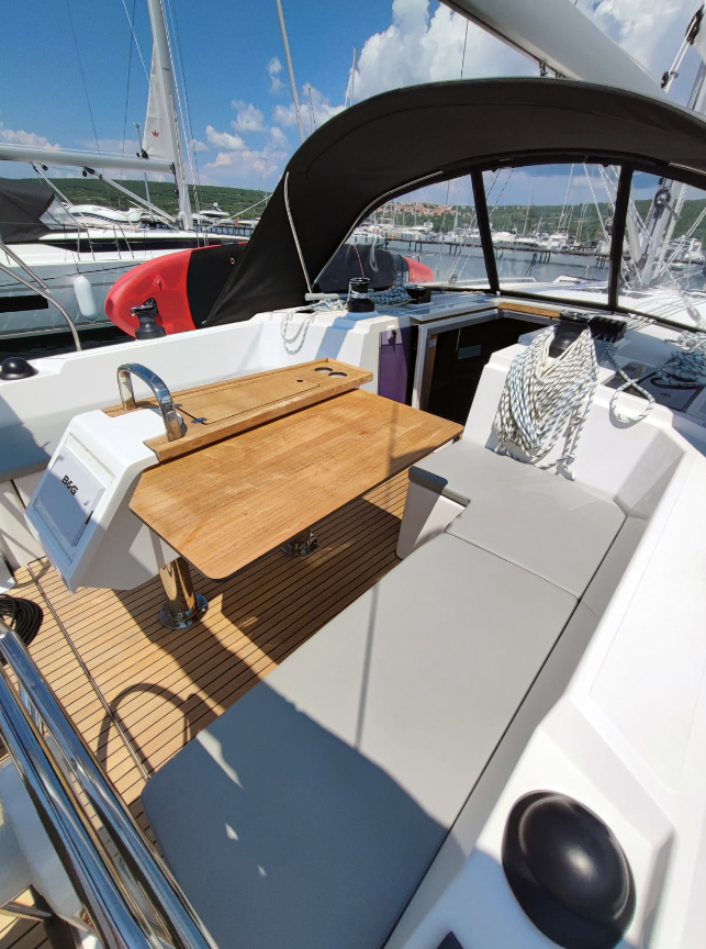 Bavaria C42 — photo 7