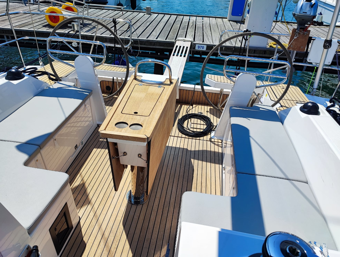 Bavaria C42 — photo 35